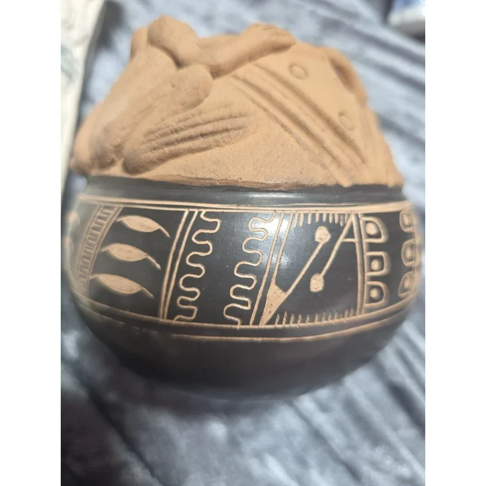 FROGS MOTIF MESOAMERICA VESSEL GAITIL GUANACASTE COSTA RICA POTTERY A/S BRICENO